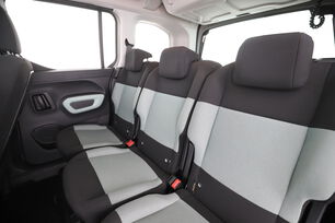 Intérieur sièges arrière depuis le côté conducteur