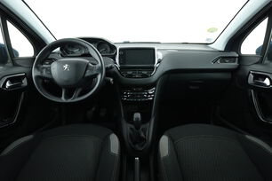 Intérieur avant de l'habitacle depuis le siège arrière