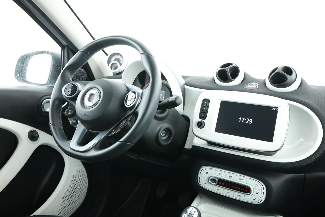 Intérieur côté conducteur depuis le siège arrière