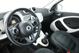 Intérieur côté conducteur 2