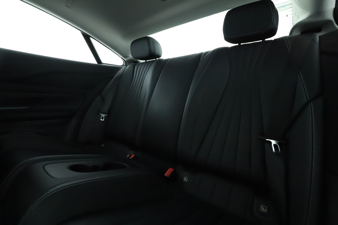 Intérieur sièges arrière depuis le côté conducteur