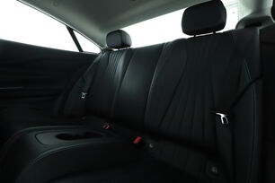 Intérieur sièges arrière depuis le côté conducteur