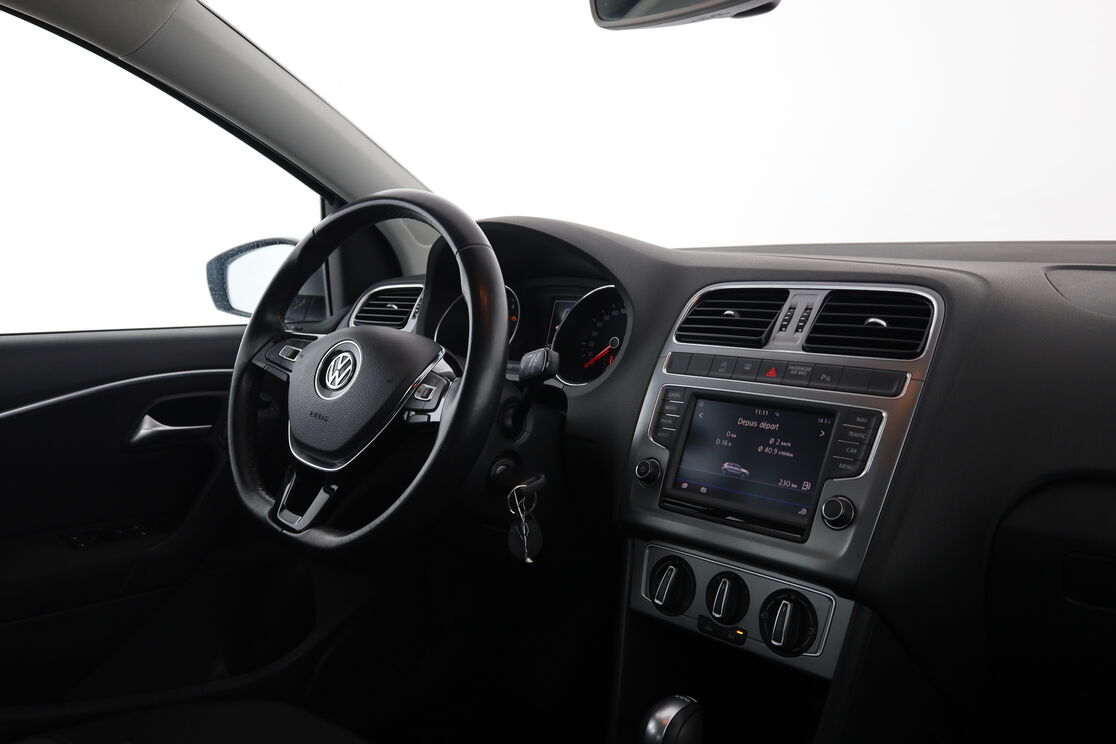 Intérieur côté conducteur depuis le siège arrière