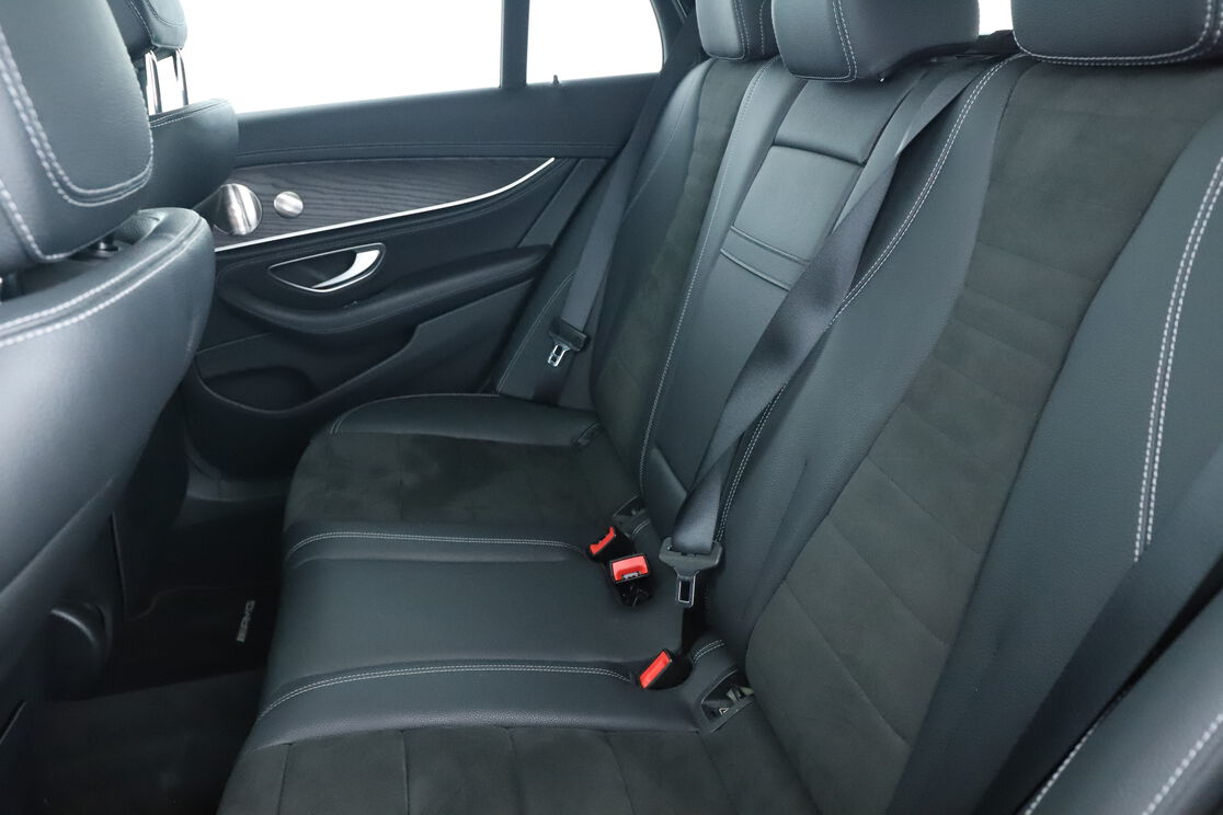 Intérieur sièges arrière depuis le côté conducteur