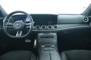 Intérieur avant de l'habitacle depuis le siège arrière