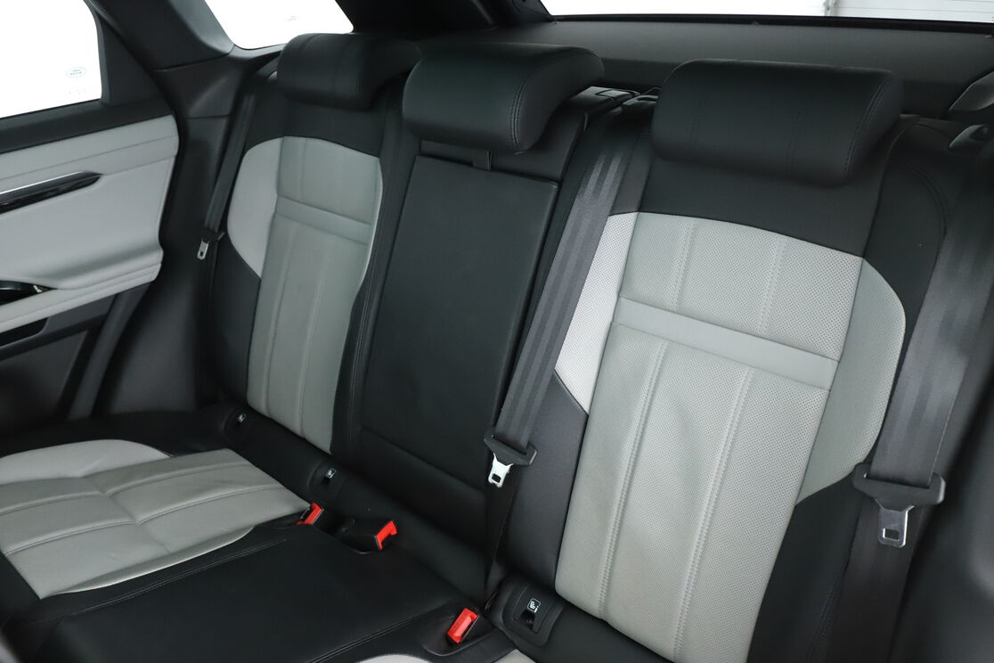 Intérieur côté conducteur depuis le siège arrière