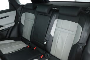 Intérieur côté conducteur depuis le siège arrière