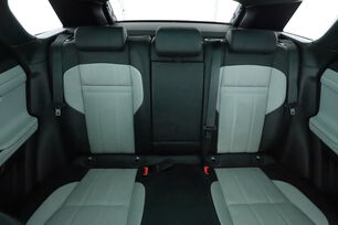 Intérieur sièges arrière depuis le côté conducteur