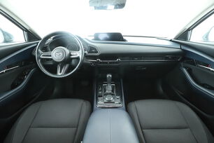 Intérieur avant de l'habitacle depuis le siège arrière