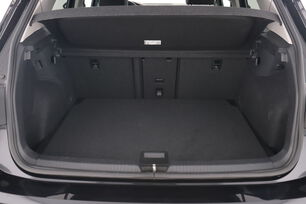 carDetails.imgAlt.interior.9