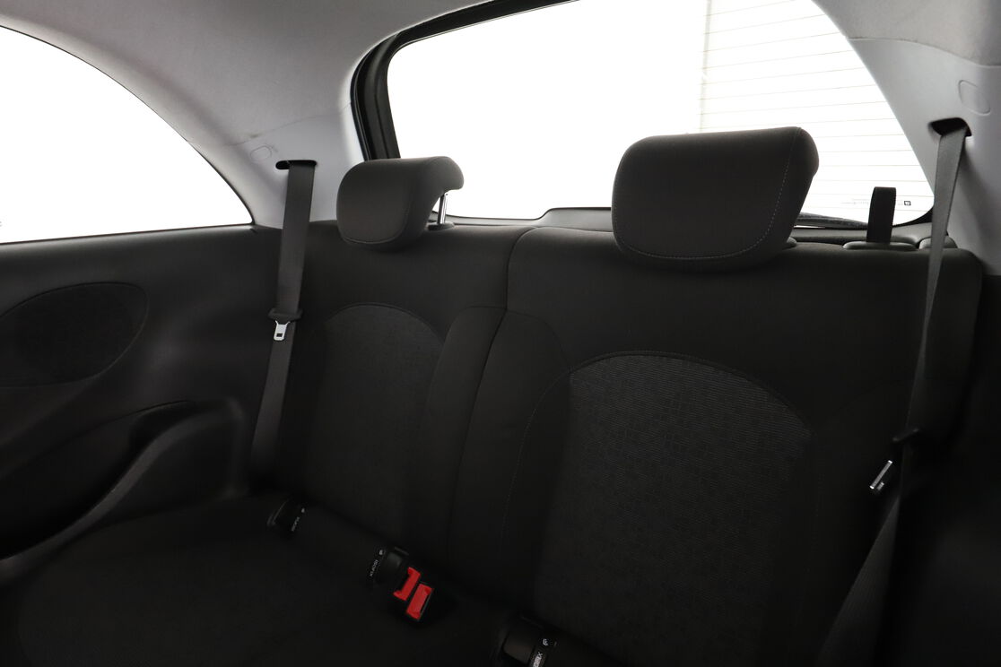 Intérieur sièges arrière depuis le côté conducteur