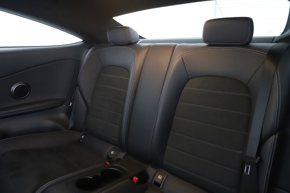 Intérieur sièges arrière depuis le côté conducteur