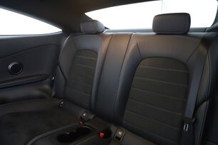 Intérieur sièges arrière depuis le côté conducteur