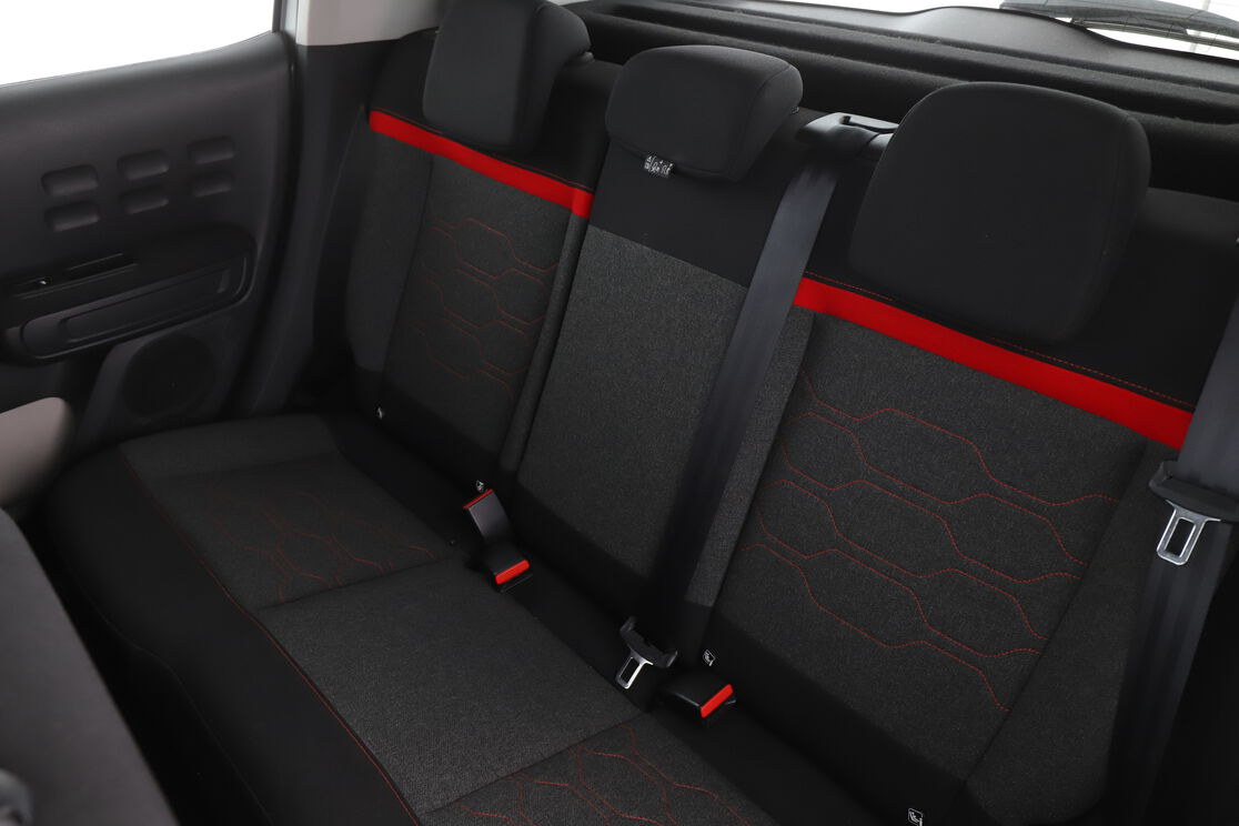 Intérieur sièges arrière depuis le côté conducteur