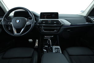 Intérieur avant de l'habitacle depuis le siège arrière