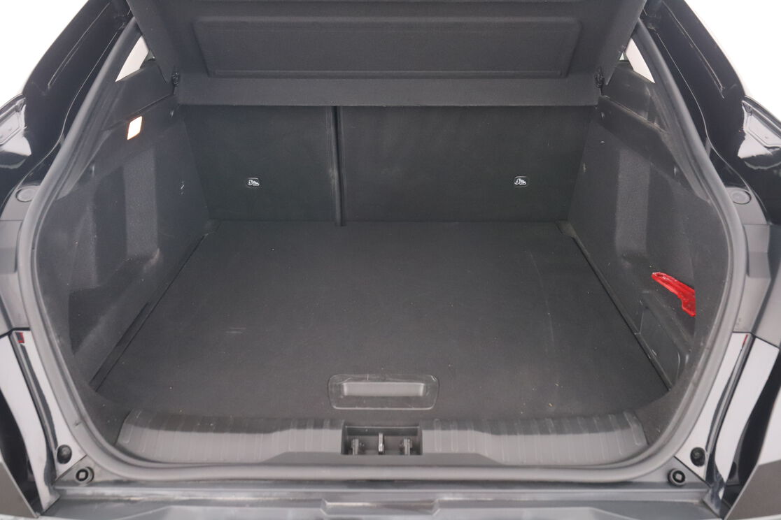 carDetails.imgAlt.interior.9