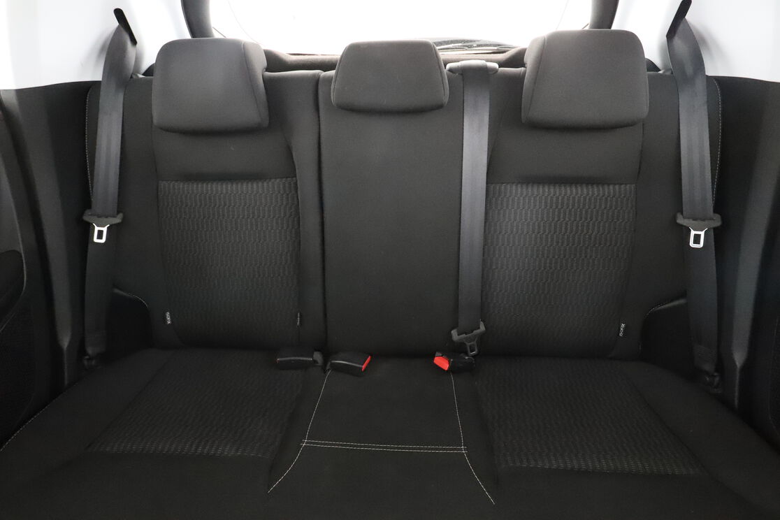 Intérieur sièges arrière depuis le côté conducteur