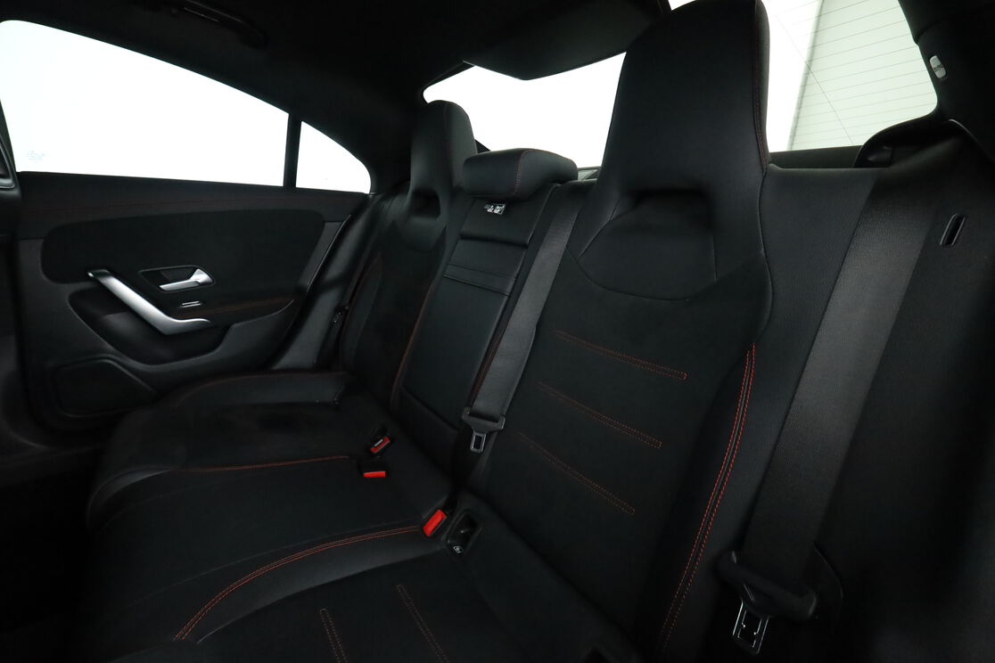 Intérieur sièges arrière depuis le côté conducteur