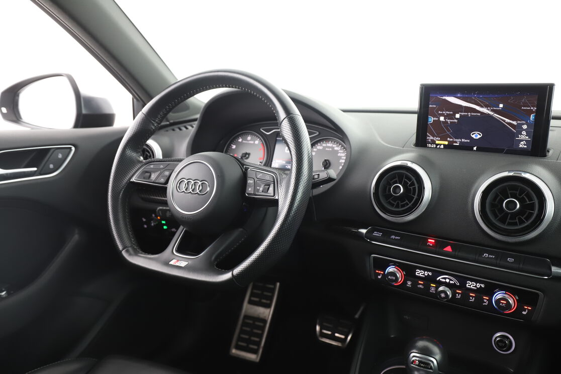 Intérieur côté conducteur depuis le siège arrière