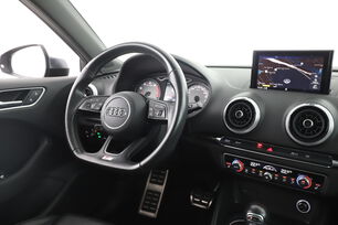 Intérieur côté conducteur depuis le siège arrière