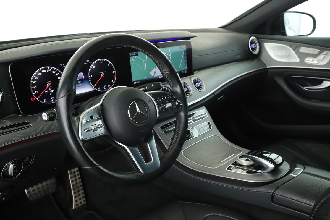 Innenraum auf der Fahrerseite 2