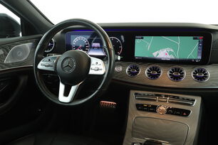 Innenraum der Fahrerseite vom Rücksitz