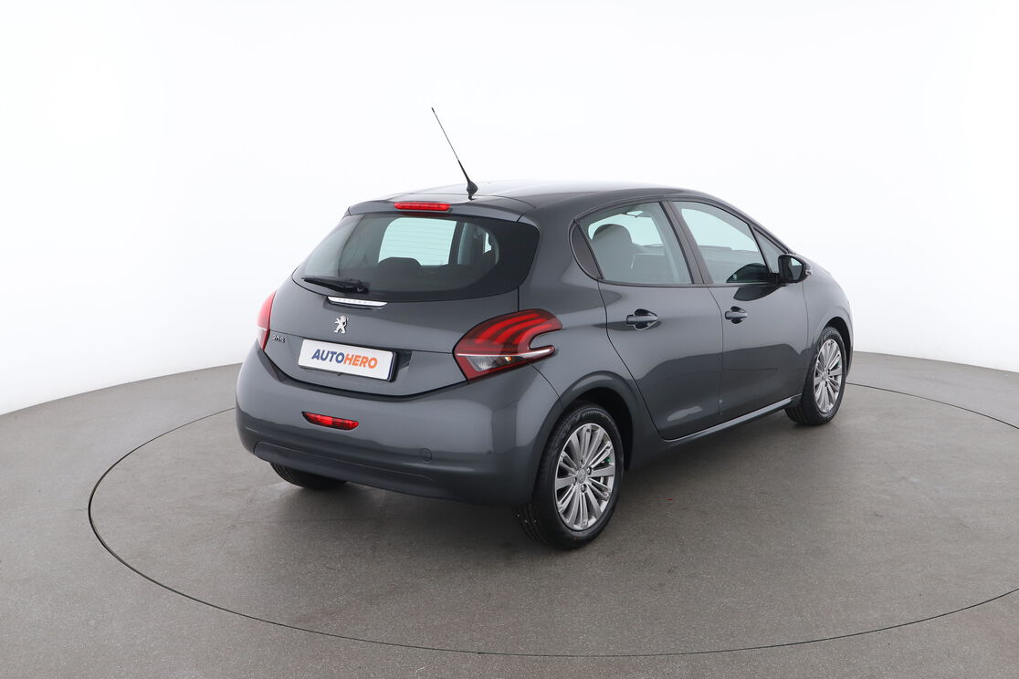 Peugeot 208 1.6 Blue-HDi Active 75 CV, Diesel, 9.499 €