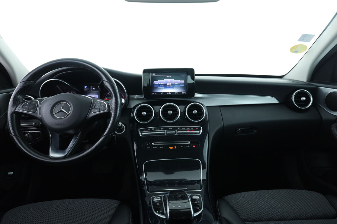 Intérieur avant de l'habitacle depuis le siège arrière