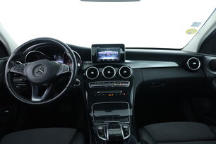 Intérieur avant de l'habitacle depuis le siège arrière