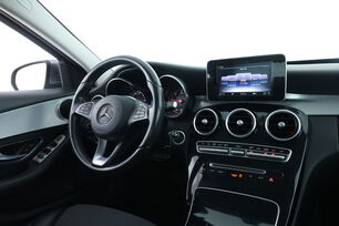 Intérieur côté conducteur depuis le siège arrière