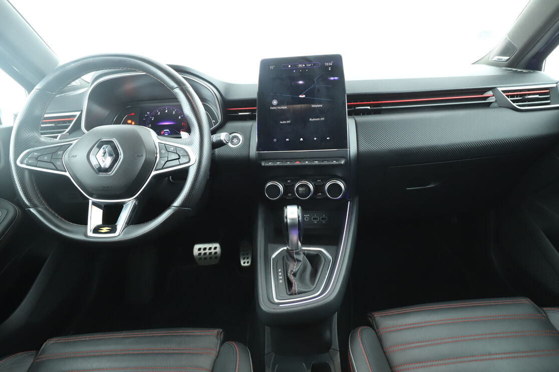 Intérieur avant de l'habitacle depuis le siège arrière