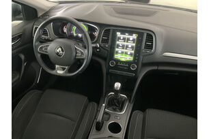 Interno lato guidatore, dal sedile posteriore