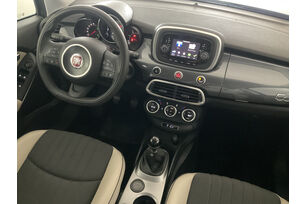 Interno lato guidatore, dal sedile posteriore