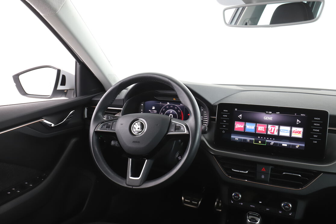Intérieur côté conducteur depuis le siège arrière