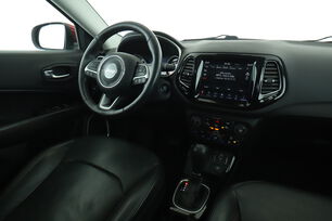 Interno lato guidatore, dal sedile posteriore