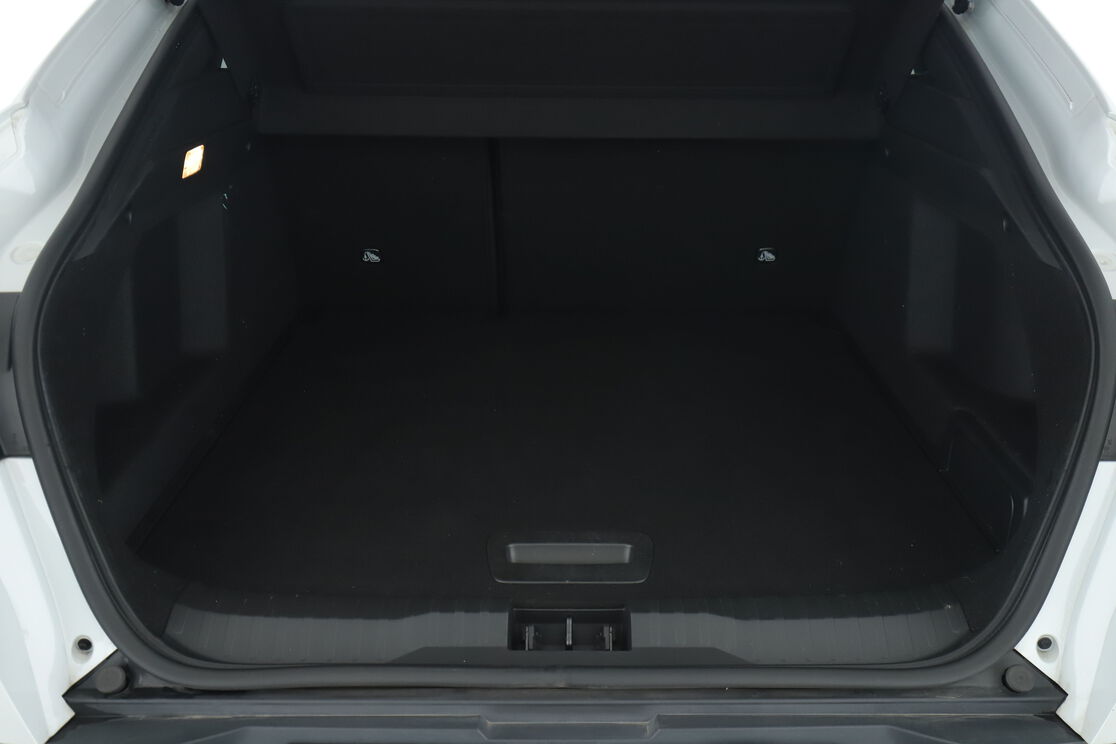 carDetails.imgAlt.interior.9