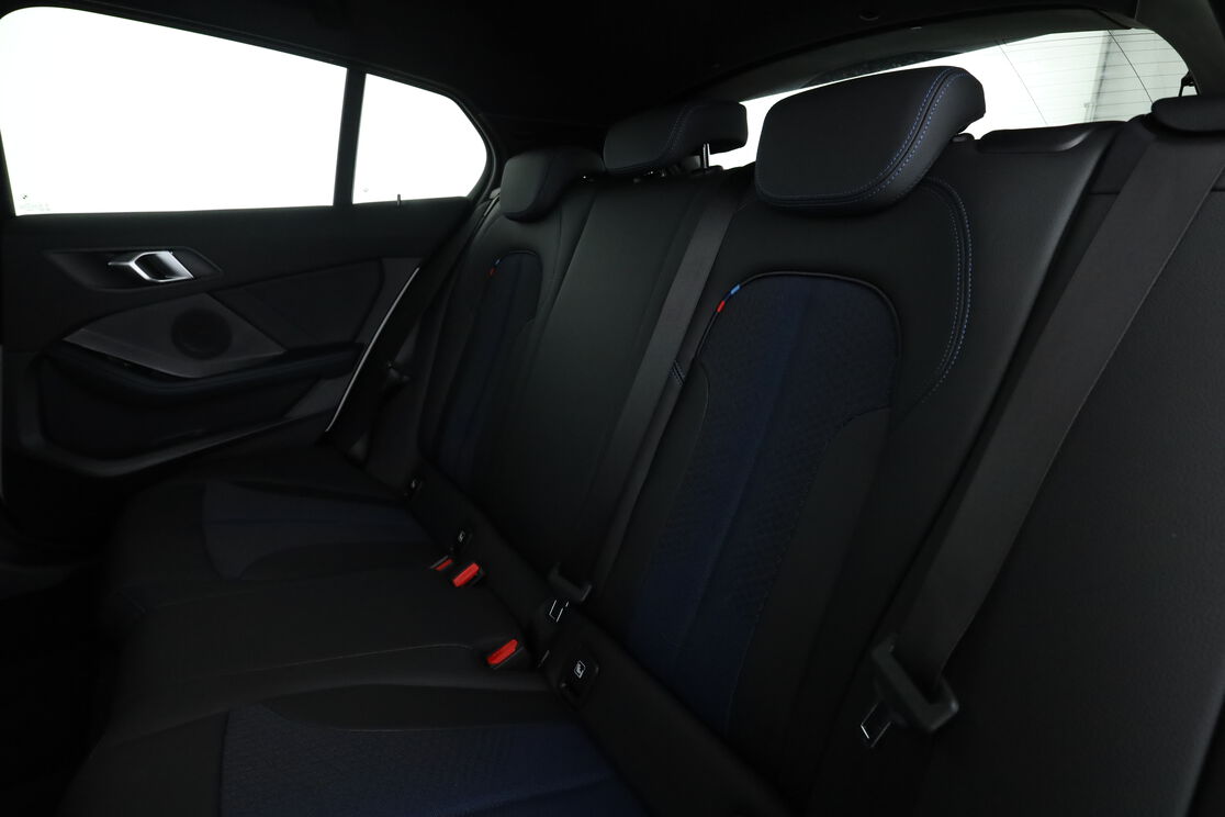 Intérieur sièges arrière depuis le côté conducteur