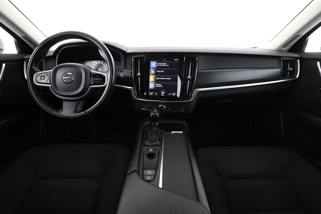 Främre interiör sett från baksätet