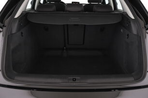 carDetails.imgAlt.interior.9