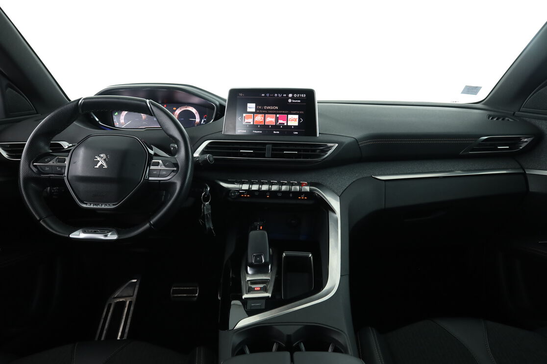 Intérieur avant de l'habitacle depuis le siège arrière