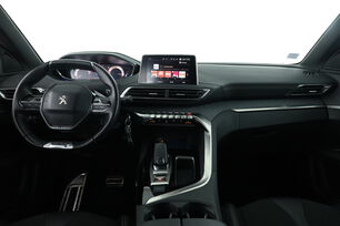 Intérieur avant de l'habitacle depuis le siège arrière