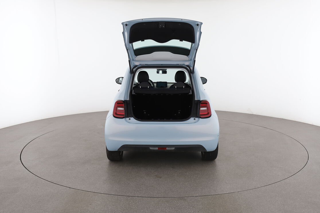 carDetails.imgAlt.interior.9