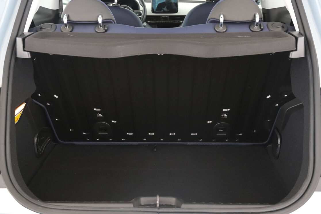 carDetails.imgAlt.interior.10