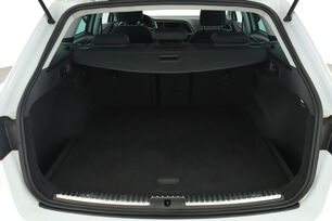 carDetails.imgAlt.interior.9