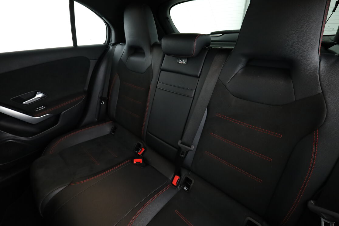 Intérieur sièges arrière depuis le côté conducteur