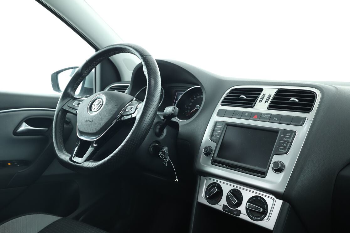 Intérieur côté conducteur depuis le siège arrière