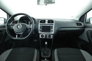 Intérieur avant de l'habitacle depuis le siège arrière