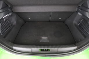 carDetails.imgAlt.interior.9