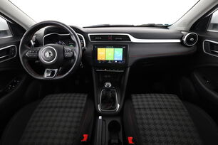 Interior frontal de la cabina desde el asiento trasero
