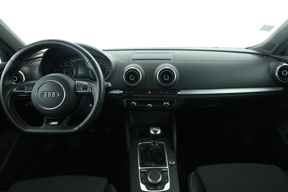 Intérieur côté conducteur 2